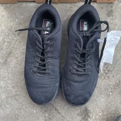 Size 7 IN MEN 8.5 Women