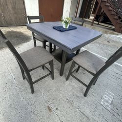 Tall Table And Stools (4) 🚚 Available 