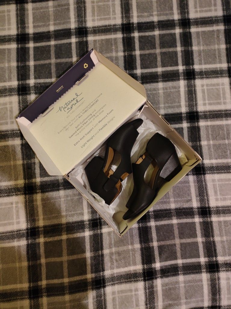 Size 9 Women's Low Heel Natural Soul All Thru Comfort Shoes