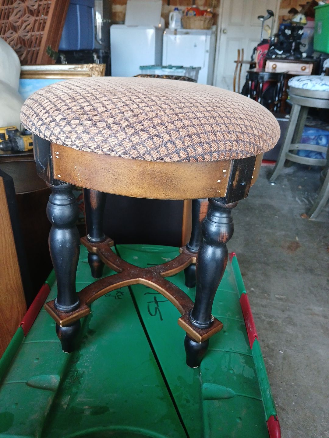 Design Toscano Grand Duchess Boudoir stool