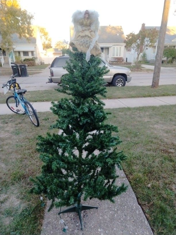 6 Ft Pre-lit Christmas Tree