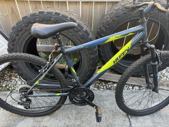 Huffy Stone Mountain Hardtail Mountain Bike for Boys/Girls/Men/Women, 20"/24"/26" Sizes, 6 or 21 Speed Shimano Twist Shifting, Front or Dual Suspensio