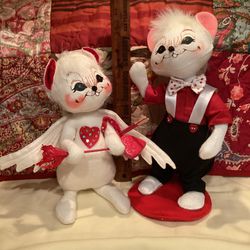 Pair of 2006 Valentine's Day Annalee Mobilitee Plush Mice Dolls