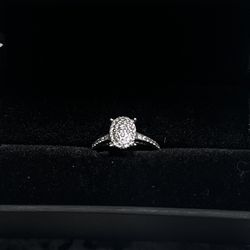 Diamond Ring 1/3 ct tw Baguette/Round-cut 14K White Gold