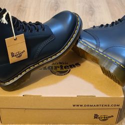 DR Marten Boots Size 8 For Men