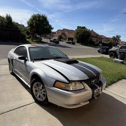 2000 Ford Mustang