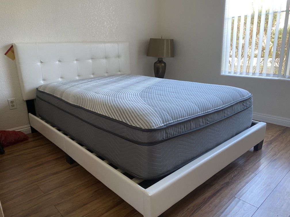 Bed in White Leatherette (Mattress is not Included)🔥SPECIAL FEBRUARY🤑 Free Financing 🛒 Apply Now
