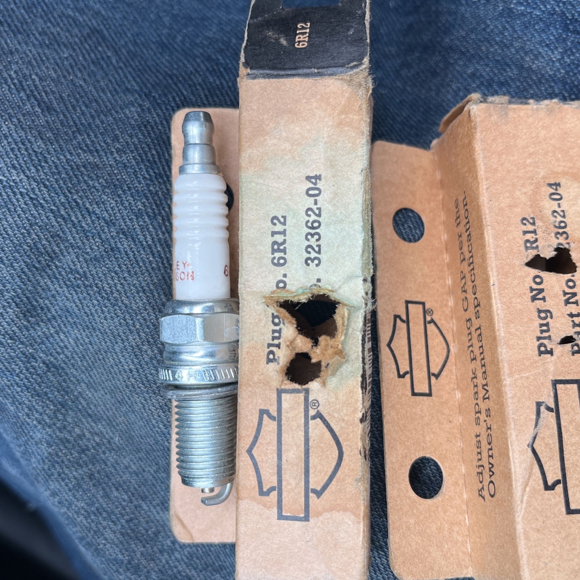 Genuine Pair of OEM Harley Davidson 6R12 Spark plugs 3236204a x 2 for