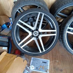 22-in Staggered Rims For Off Mercedes