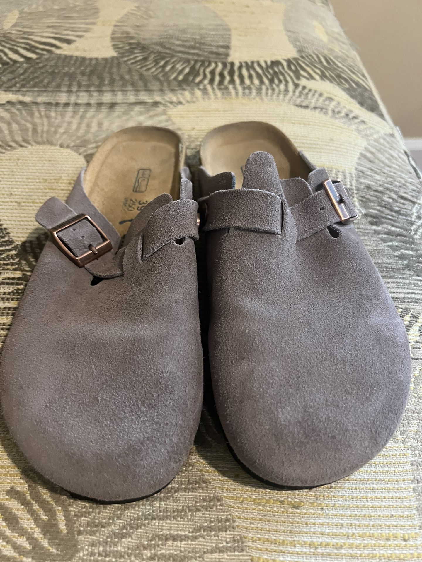 Clogs Women’s Size 8-8 1/2