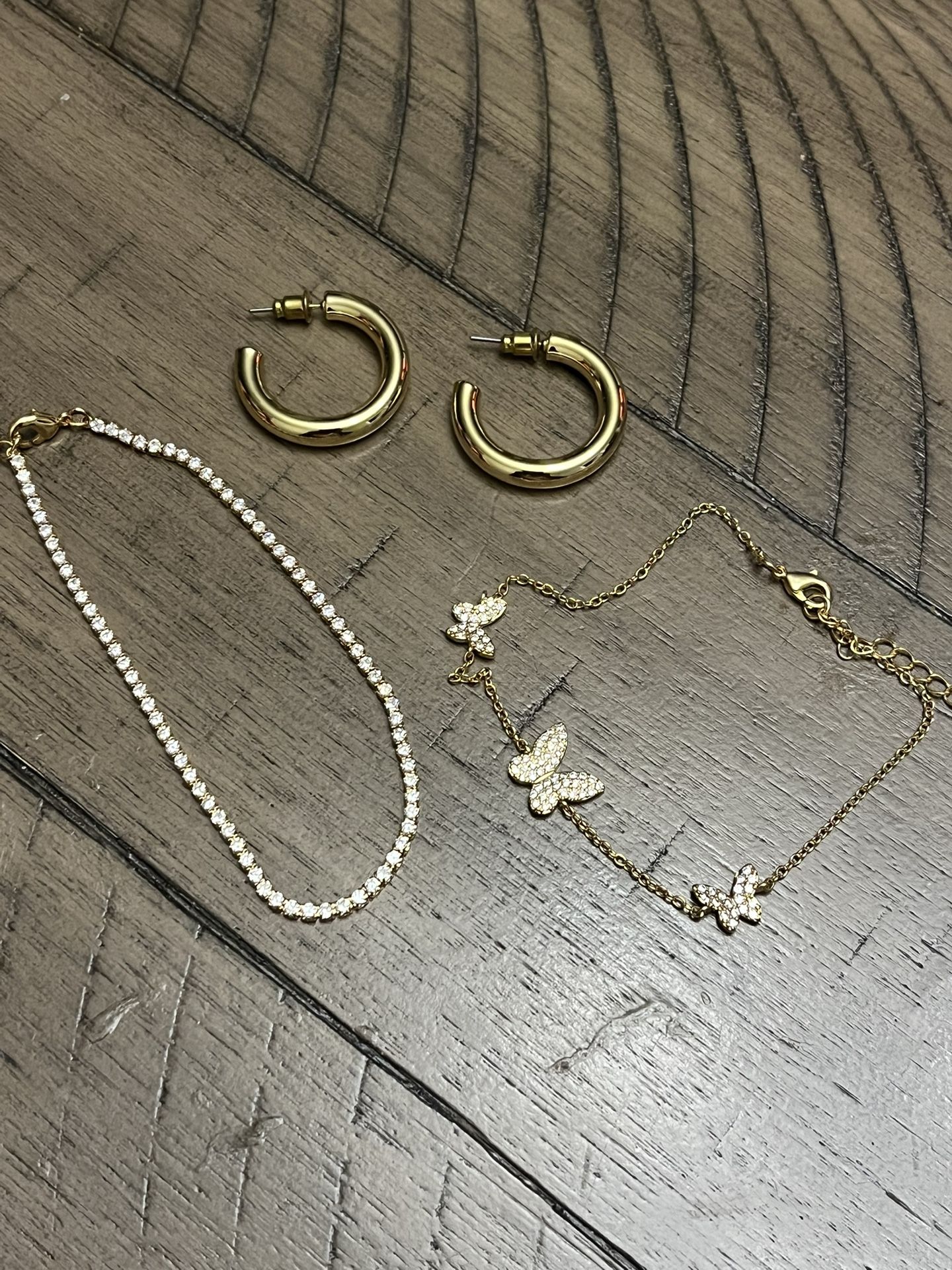 Set Of Earings And 2 Bracelets