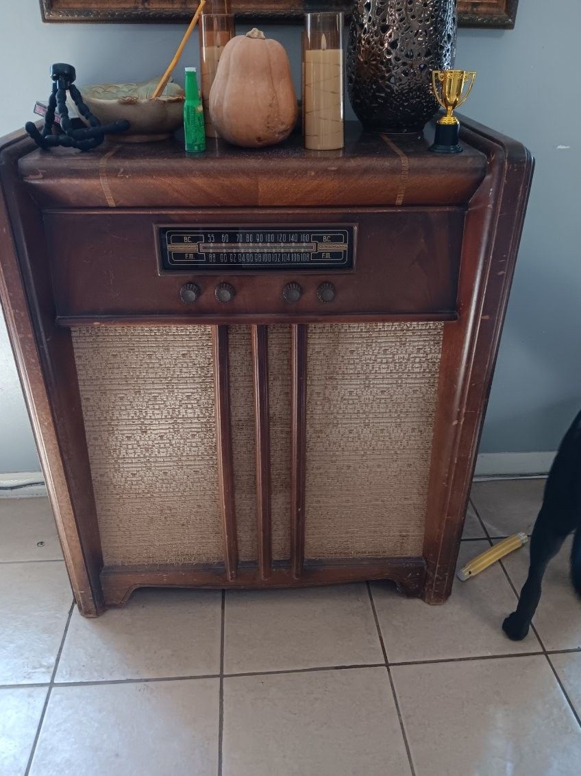 Philco Antique Wood Console From Late 40,s  
