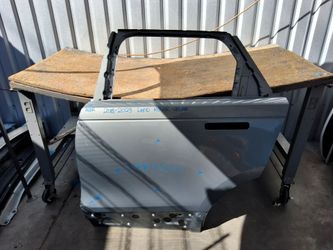 2018-2019-2020-2021-2022-2023 LAND ROVER VELAR LEFT SIDE REAR DOOR OEM USED #12337
