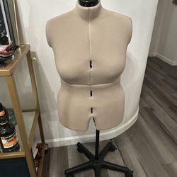 Plus Size Adjustable Dress Form On Wheels