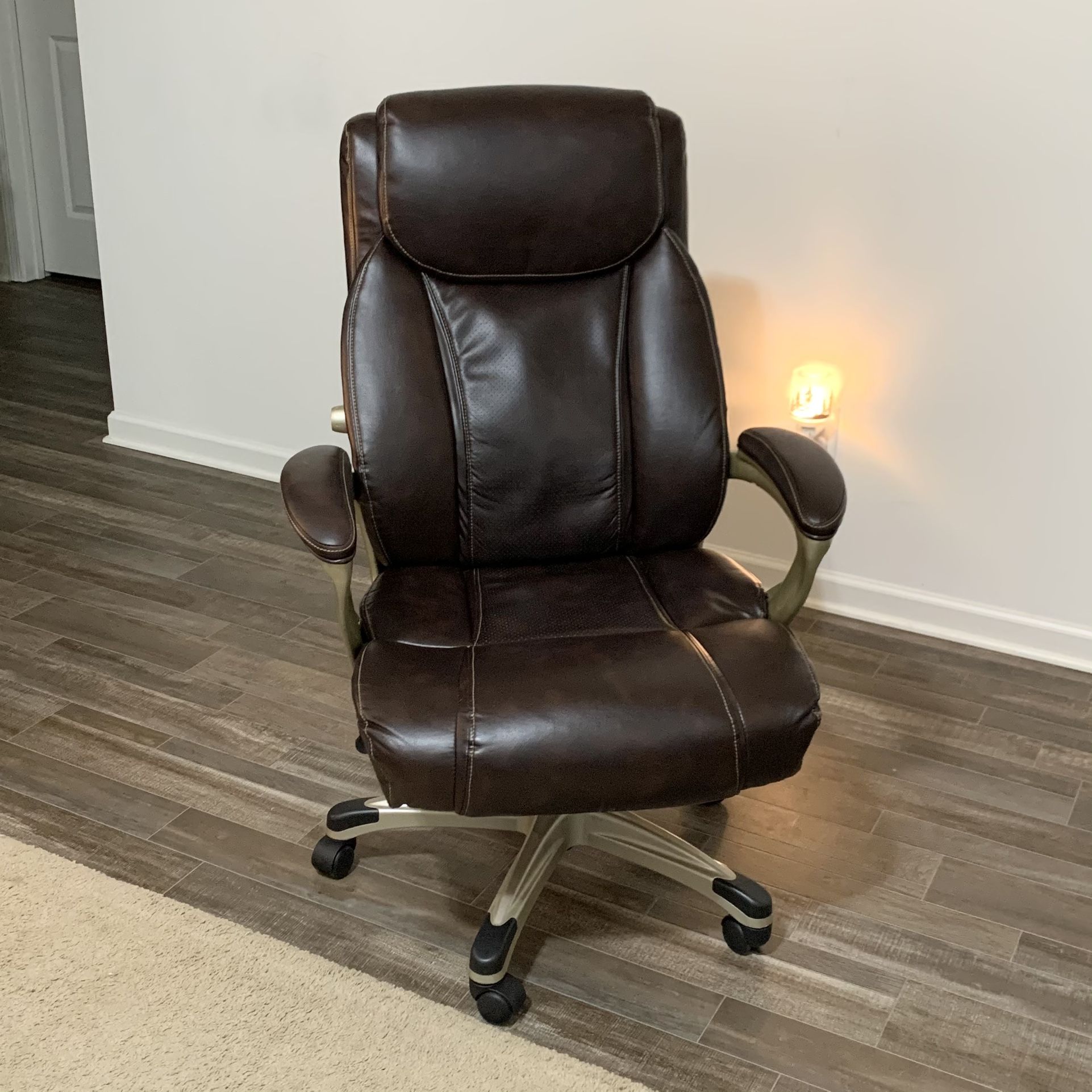 [Used] AmazonBasics Big & Tall Executive Computer Desk Chair, Brown with Pewter Finish