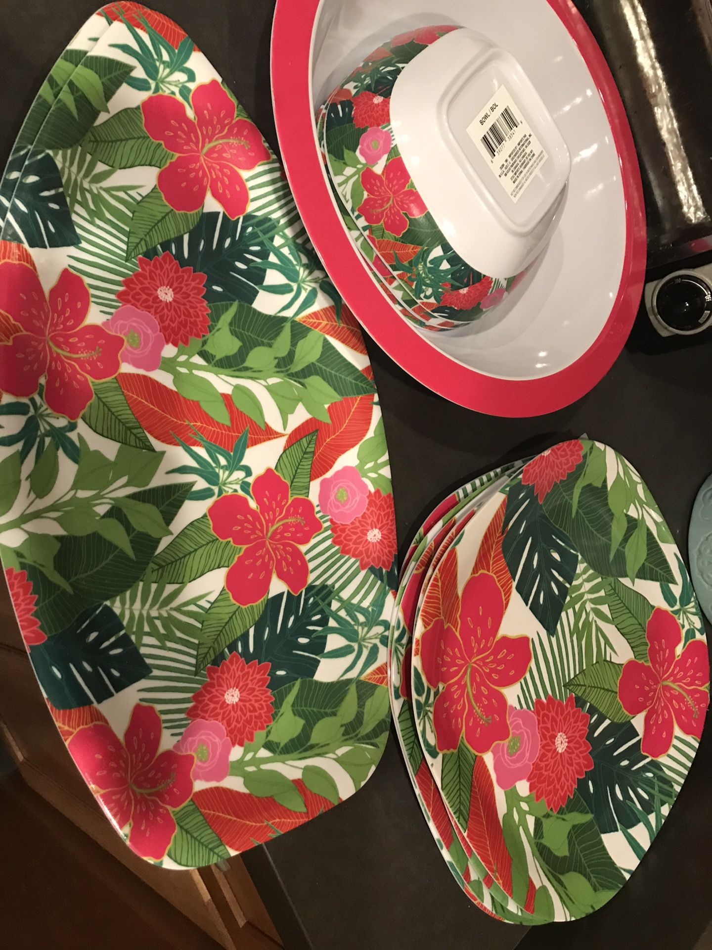 Plates, bowls, trays & big bowl Hawaiian theme