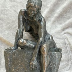 Lady Sitting On The Edge ( Rodin Bronze )