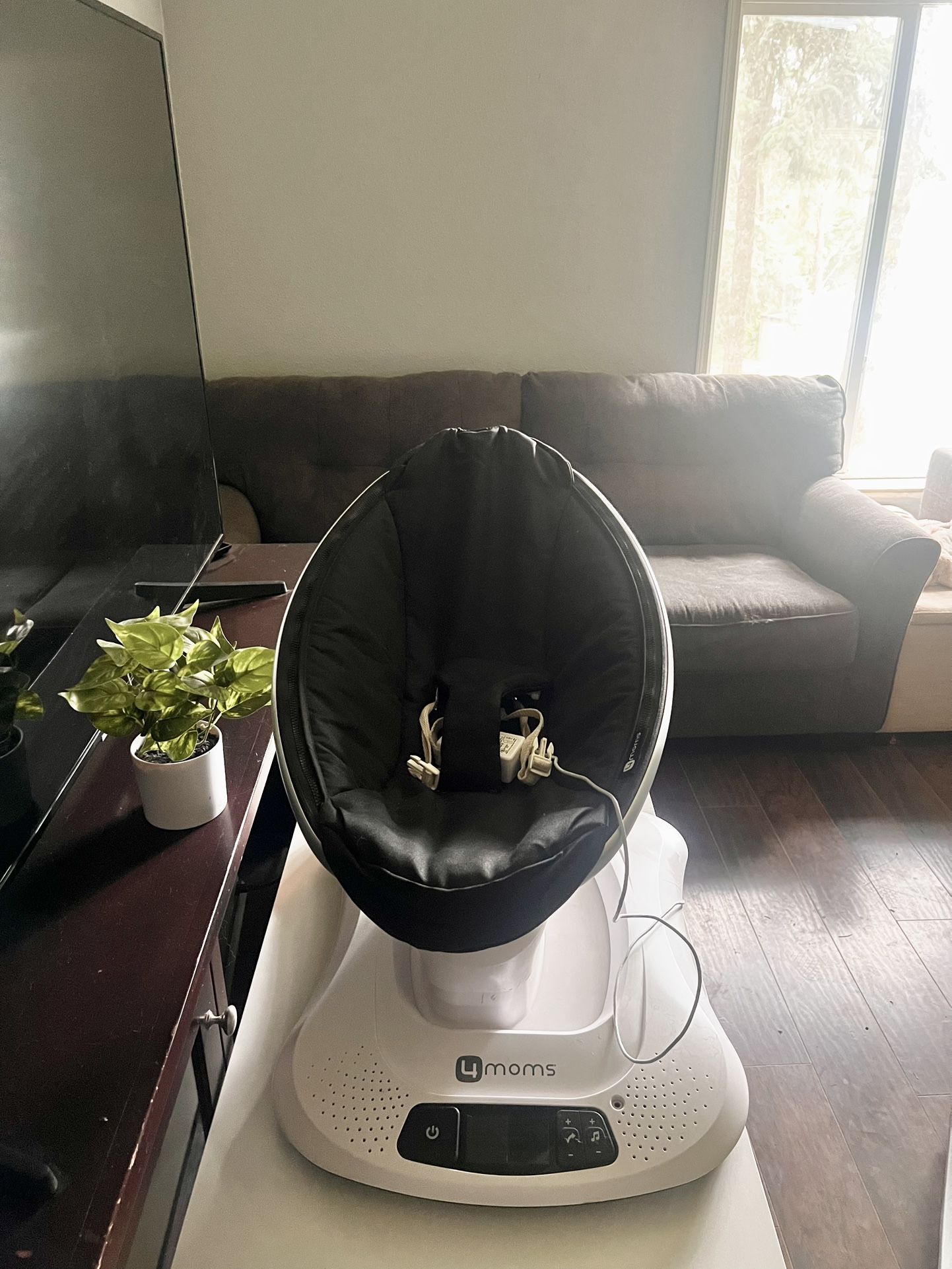 4 moms baby swing