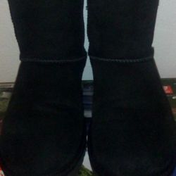 Black UGGs Sz7