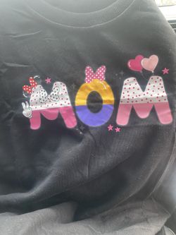 Minnie Mouse said mom sweater size small