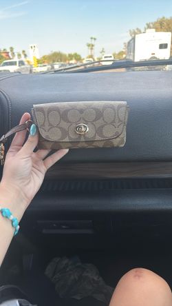 vintage coach sun glass case in good condition!