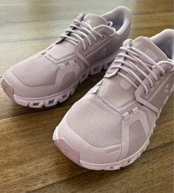 Woman’s On Cloud sz 8.5
