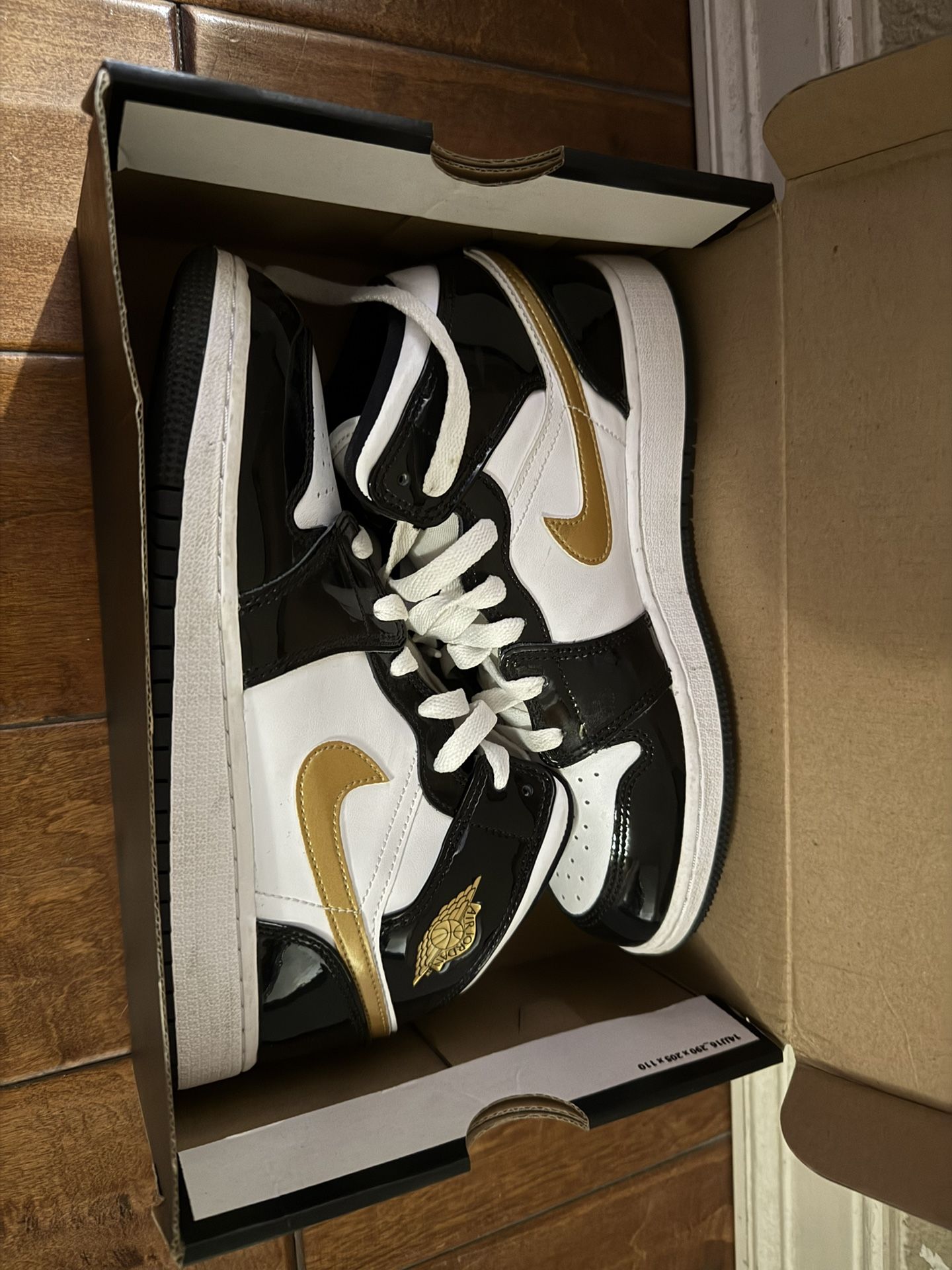 Air Jordan’s 1 MID