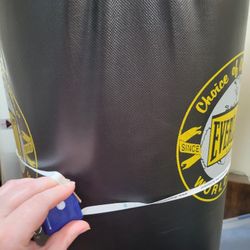 Everlast 100lb Sand Punching Bag With Steel Frame In Good Condition