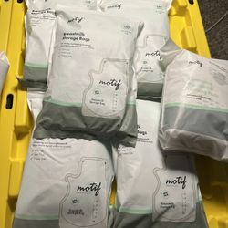 Motif Breastmilk Storage Bags & Nursing pads