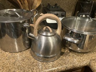 Dos Oyas Y Una Cafetera