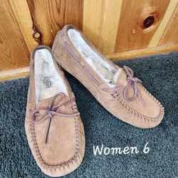 UGG Australia Dakota Moccasin Slip-On Women 6