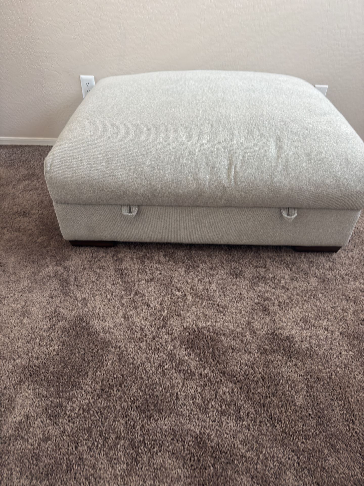Henredonlarkin House Ottoman W/ Storage