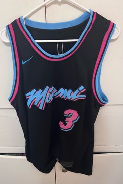 Dwayne Wade men’s size large jersey in fair condition