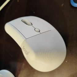 Logitech Lift Vertical Engonomic Mouse
