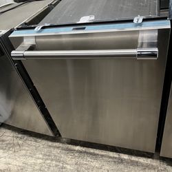 Thermador Stainless Steel Dishwasher Emerald Series