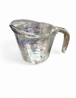 Glass measuring cup (UTC area)