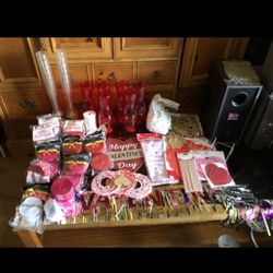 BRAND NEW VALENTINES DAY PARTY SUPPLIES 