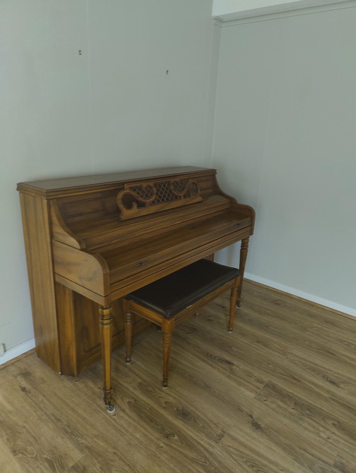 Piano w/ Bench - Kimball Brand - Spinet Type - Brown Color - 88 Keys - 3 Pedals 