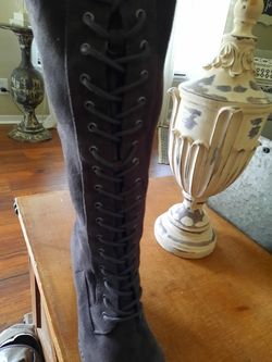 Boots size 7