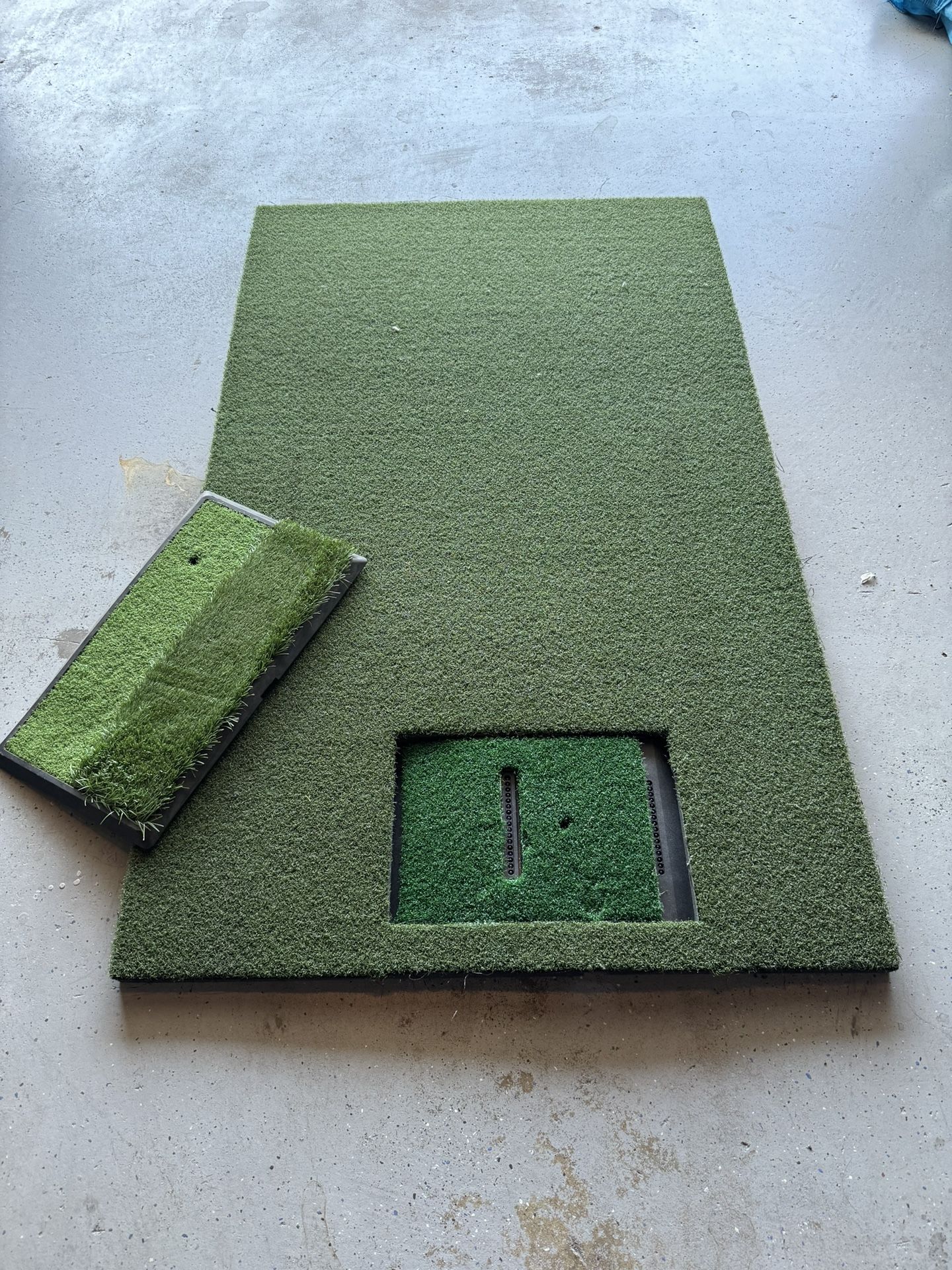 Optishot 2 Golf Simulator With Synthetic Turf