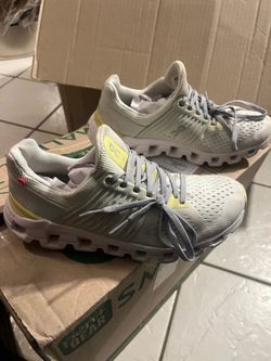 Woman’s size 6.5 On Cloud 6