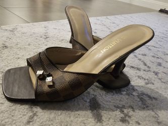 Size 8 Authentic Vintage Lv Sandals