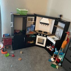 Kitchen Set And All The Accessories 