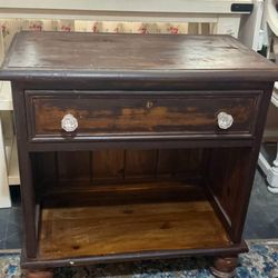 End table / Nightstand 