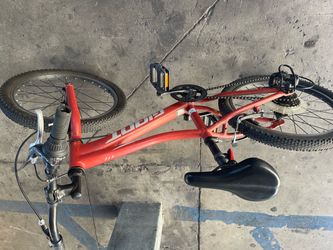 20” Giant XTC Kids Mountain Bike a little dusty, but in nice condition
