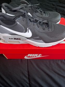 NIKE TENNIS SHOE