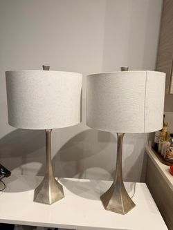 2 table lamps
