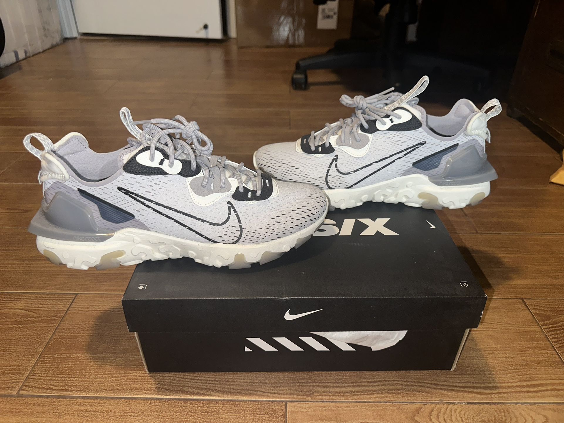Nike React Vision Men Size 10 CD4373-005 Vast Gray Black White