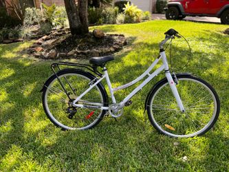 Bike 🚲 Infinity Boss Three 7-Speed 700c Women’s Hybrid/Comfort Bike