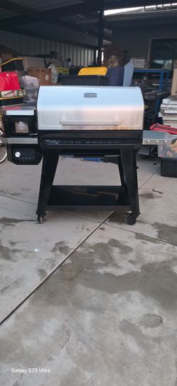 Pit Boss 1600 Elite Pro Series 1598-Sq. in Stainless Steel Pellet Grill with Smart Compatibility